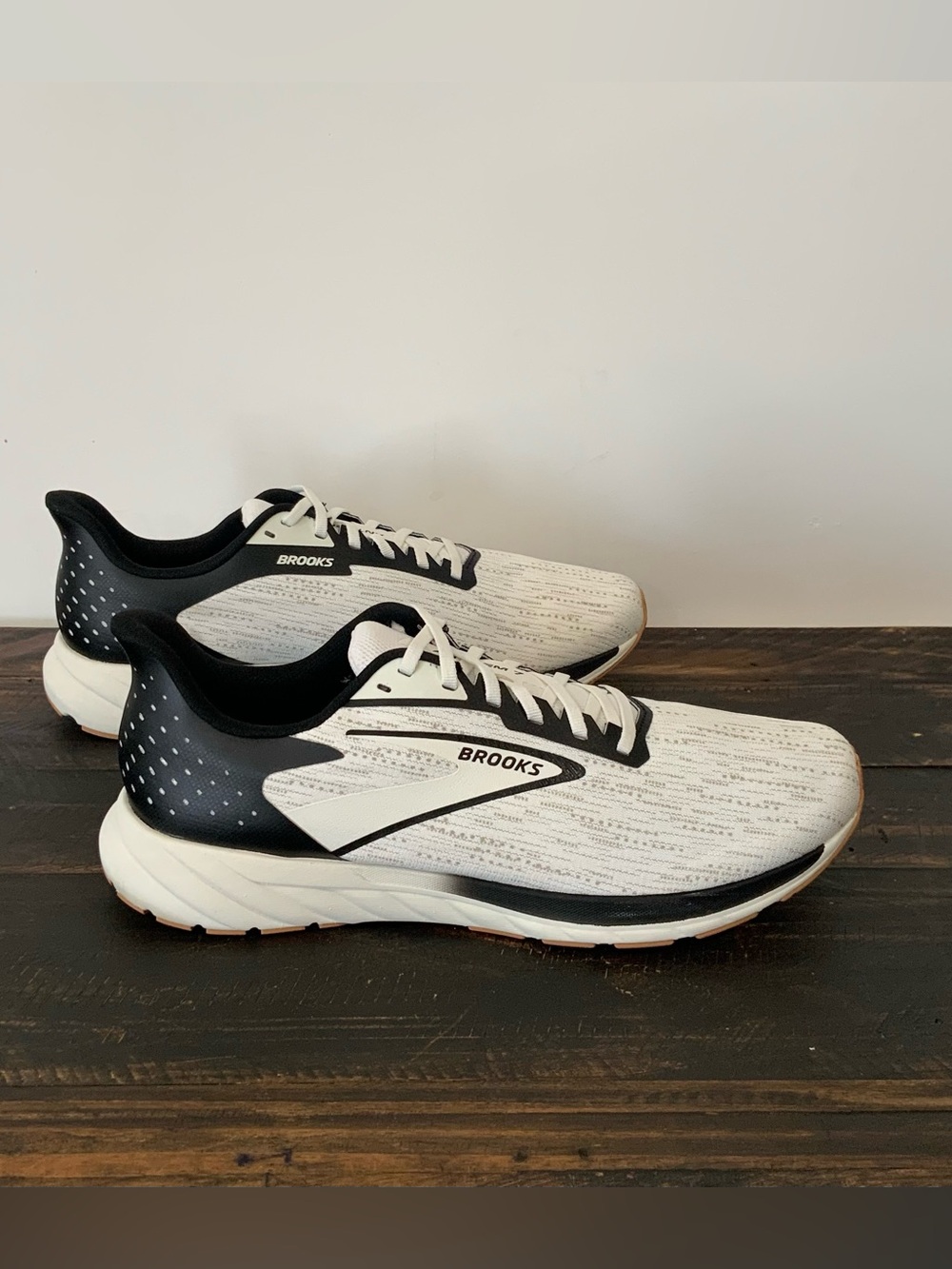 Brooks Anthem 7 Men’s White Black Tan DNA Cushion Running Walking Shoes Sz 12.5